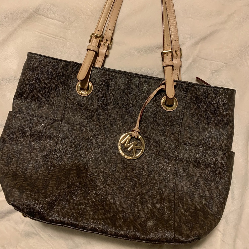 Michael Kors Signature over the shoulder tote